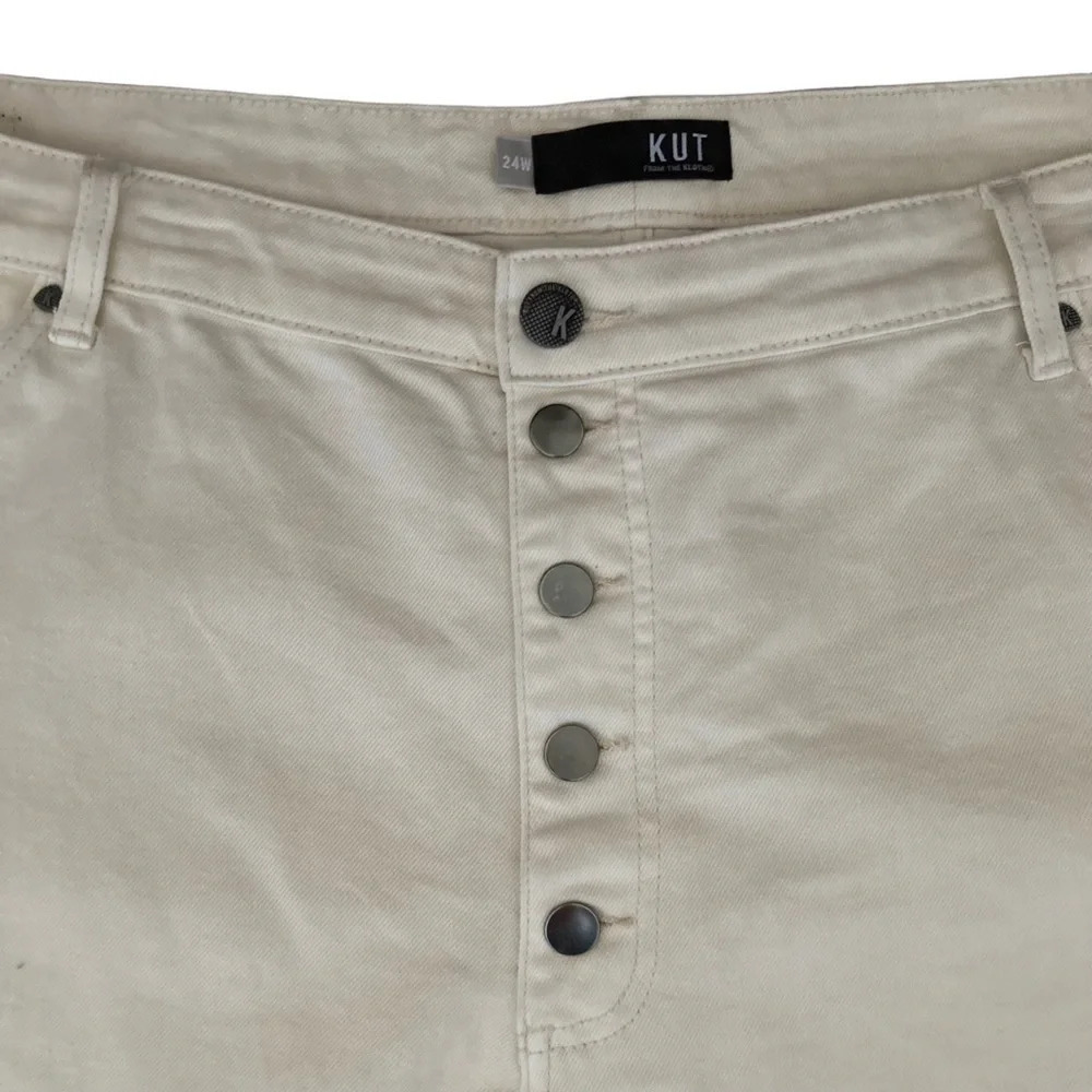 KUT from the Kloth Plus Size Jane Ripped High Rise Short in Ivory Sz: 24W - Picture 4 of 11